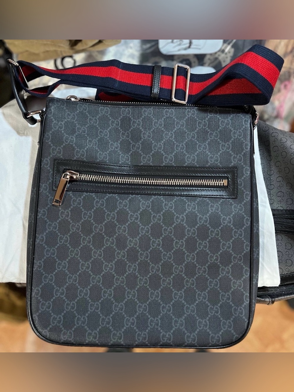 Men’s Gucci messenger bag